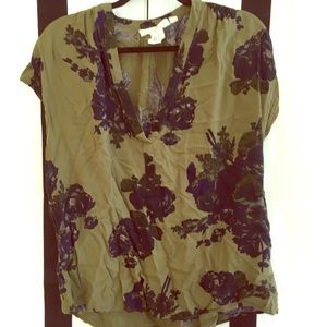Short sleeved blouse in olive green